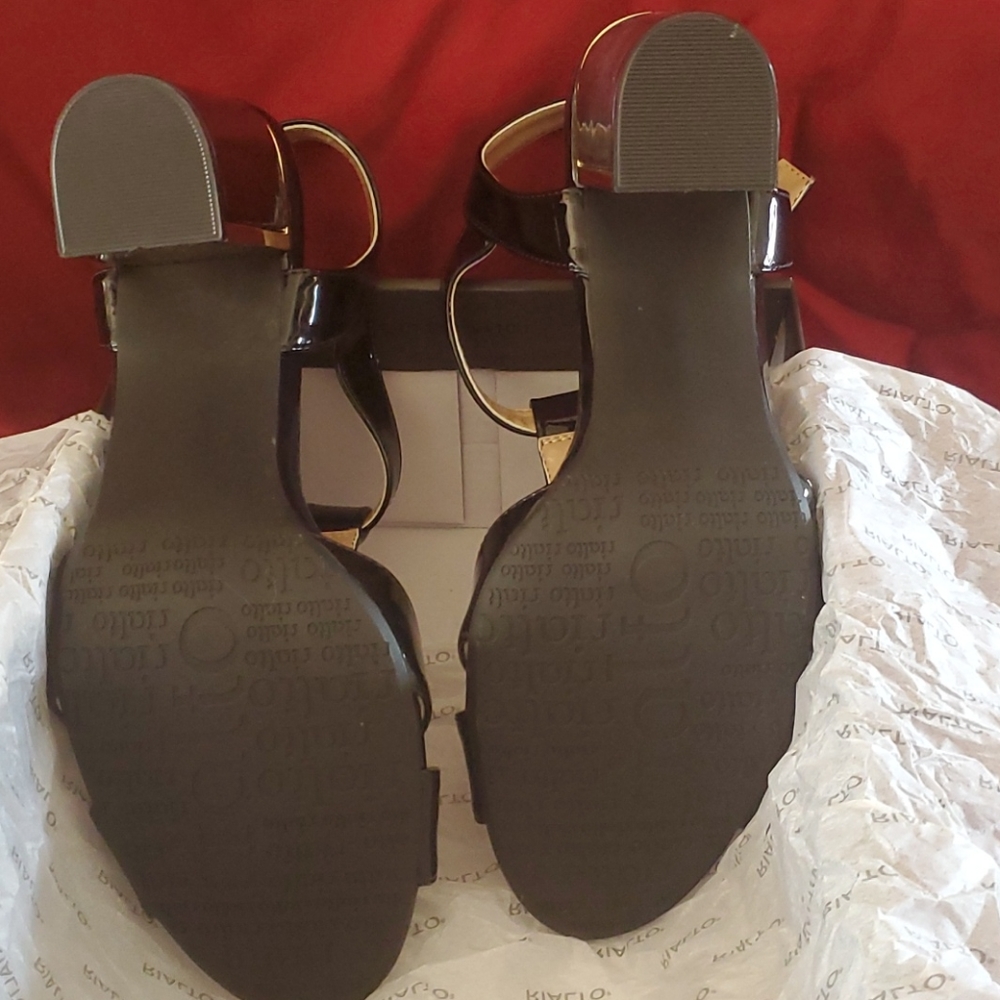 Black patent leather  Strappy Sandal with heel - Picture 2 of 4
